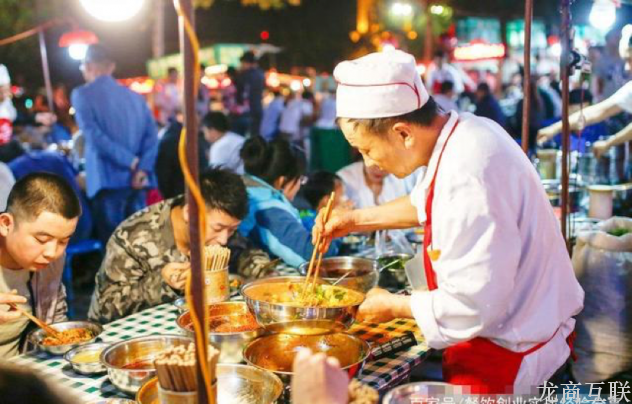 龙商互联济南餐饮创业，全民练摊摆摊月入过万？别做梦了餐饮小白，醒醒吧！