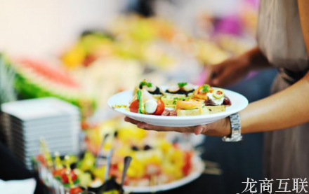 抖拓济南餐饮行业经营困难？这个餐馆吃不完老板买单，最后成功锁定顾客