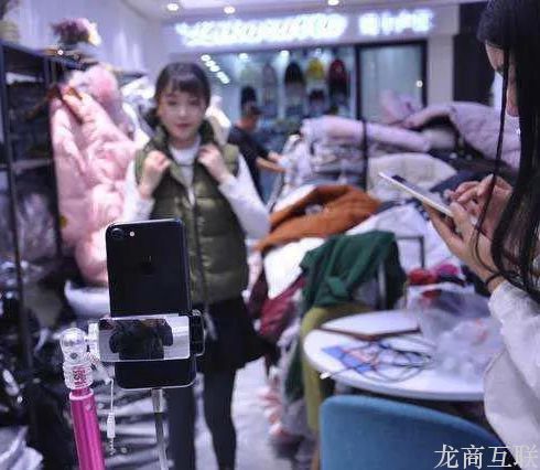 抖拓济南疫情之下，为何越来越多商家通过门店直播玩法转型线上？