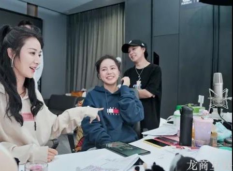 抖拓济南薇娅李佳琦双十一直播带货70亿，社区团如何购切入直播？